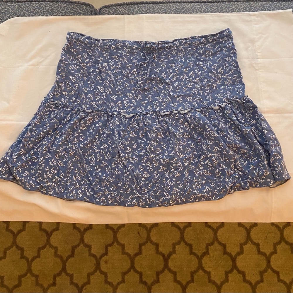 Brandy Melville Blue and White Floral Skirt
